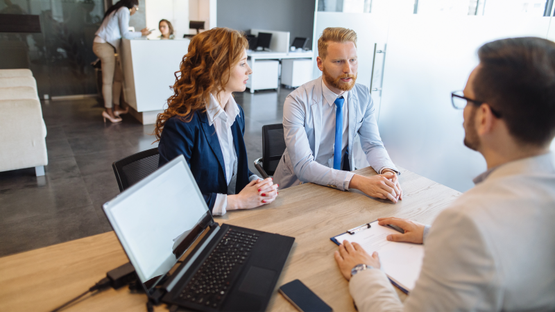 Finwatch vs. Banken: Rivalität oder Neuerfindung?